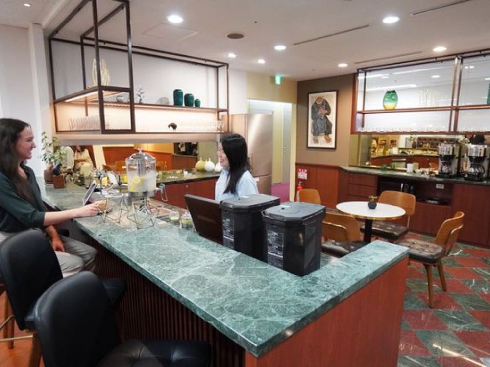 新宿区西新宿の2-4名用オフィス物件（西新宿駅徒歩3分、10坪未満）