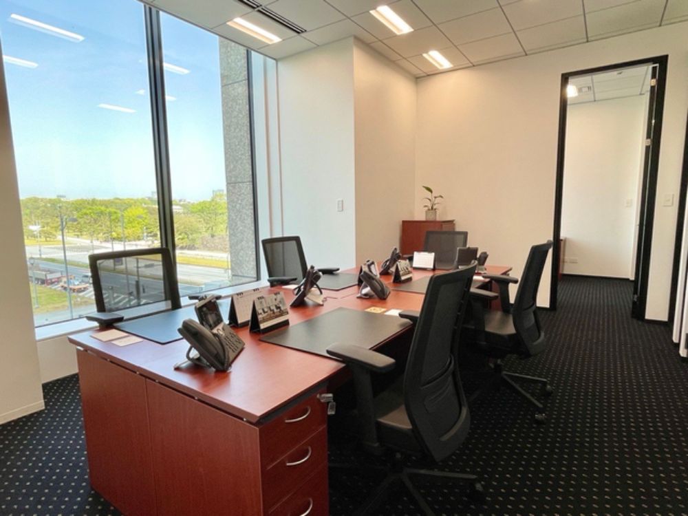 千代田区丸の内の3-4名用オフィス物件（二重橋前駅徒歩1分、10坪未満）