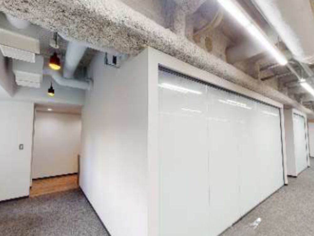 新宿区西新宿のセットアップオフィス物件（都庁前駅徒歩6分、約125坪）