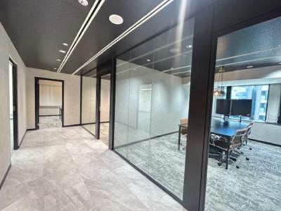 港区芝の会議室付きセットアップオフィス物件(三田駅徒歩3分、約150坪)