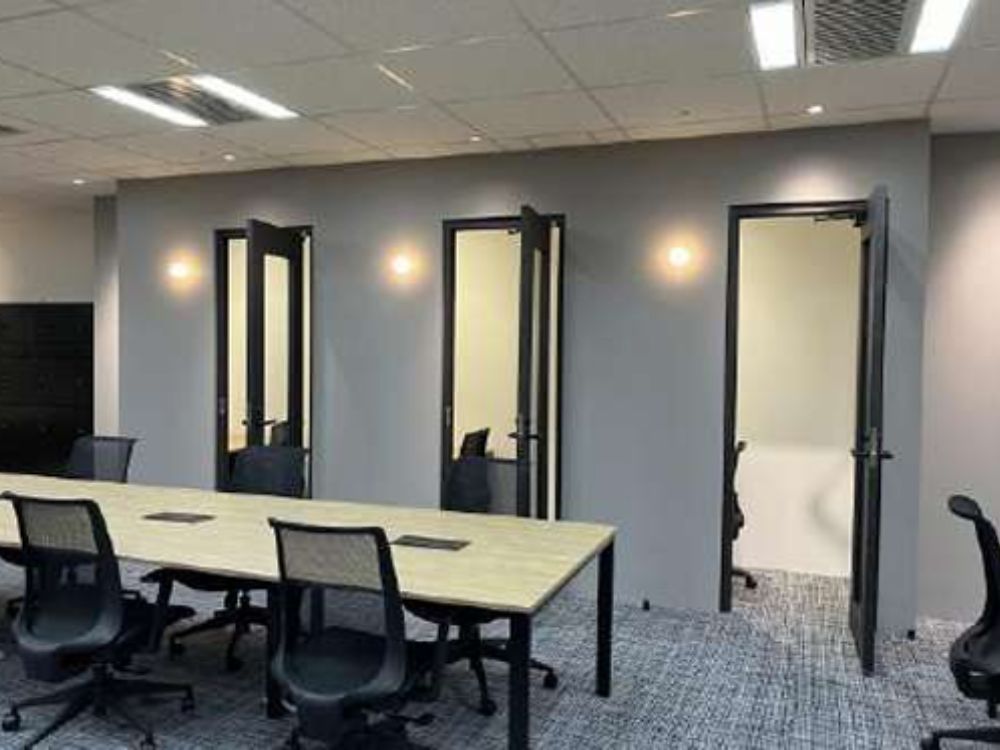 渋谷区代々木のセットアップオフィス物件（新宿駅徒歩1分、約100坪）