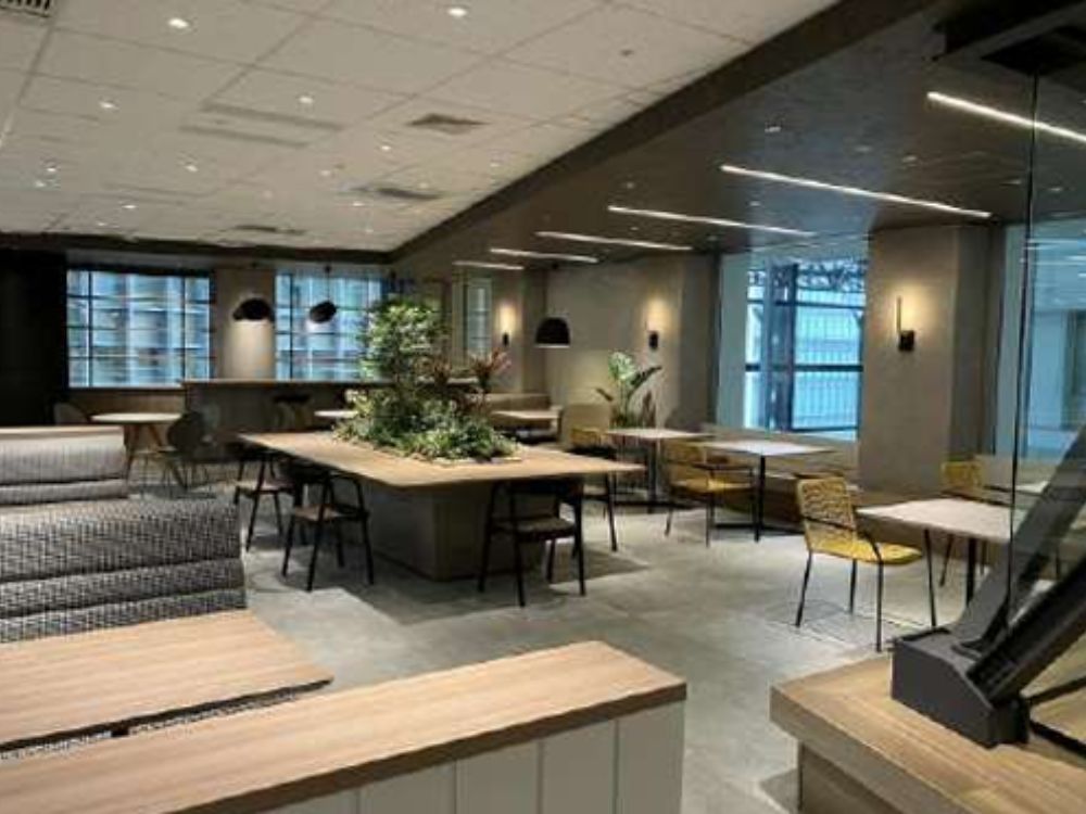 渋谷区代々木のセットアップオフィス物件（新宿駅徒歩1分、約100坪）