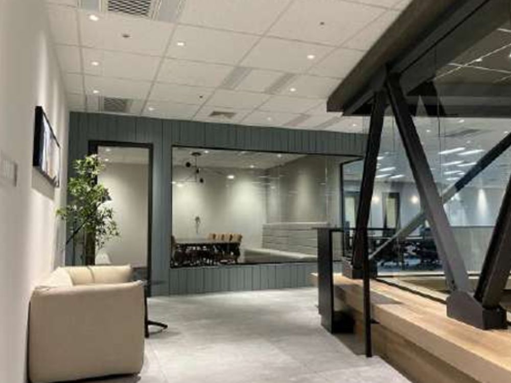 渋谷区代々木のセットアップオフィス物件（新宿駅徒歩1分、約100坪）