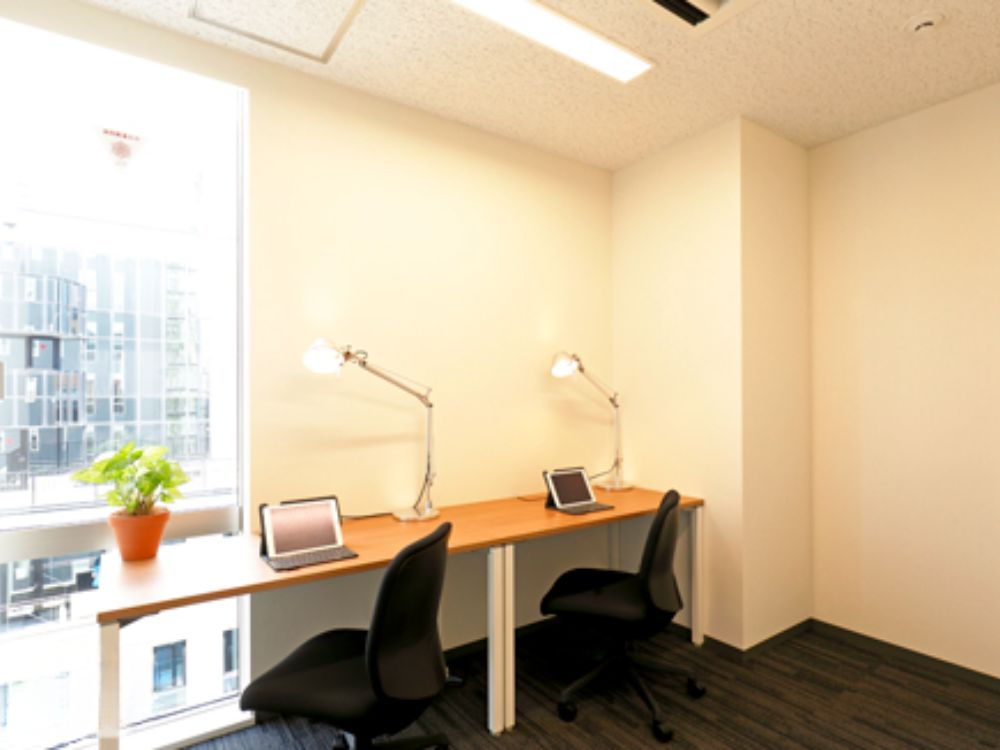 港区新橋の4名用オフィス物件（内幸町駅徒歩2分、10坪未満）