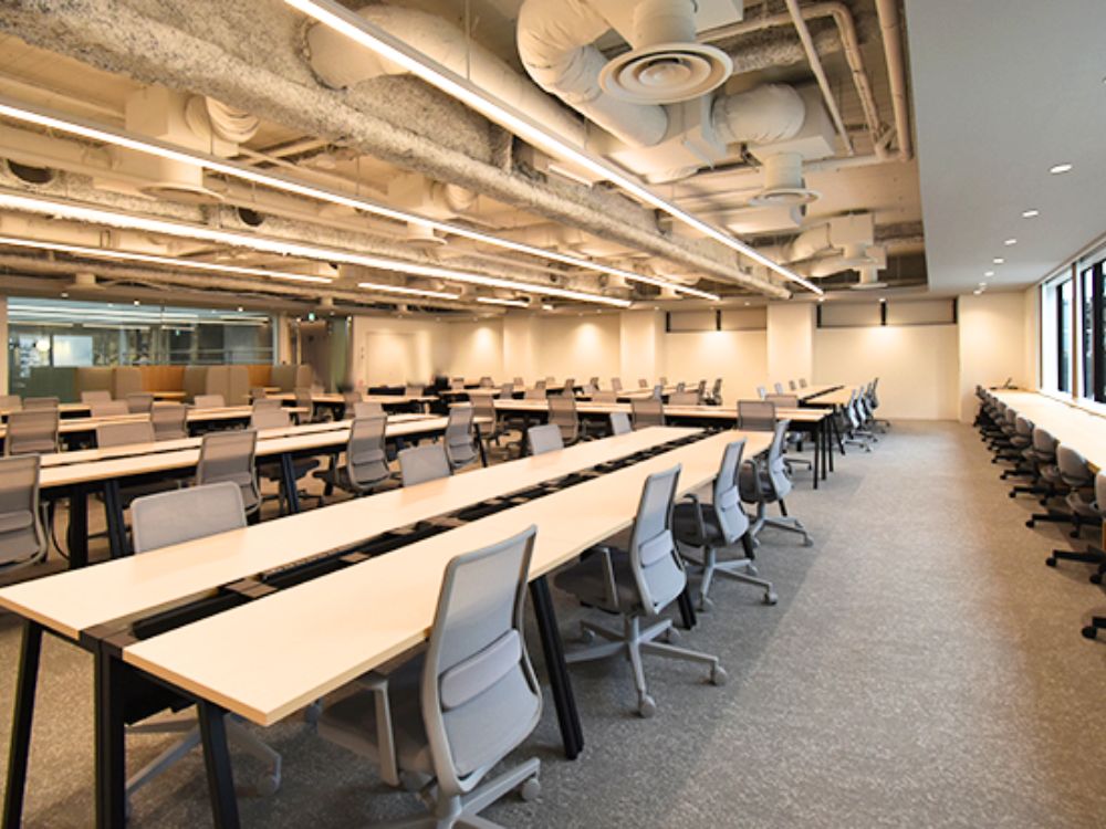 新宿区市谷本村町のセットアップオフィス物件（市ヶ谷駅徒歩5分、約170坪）