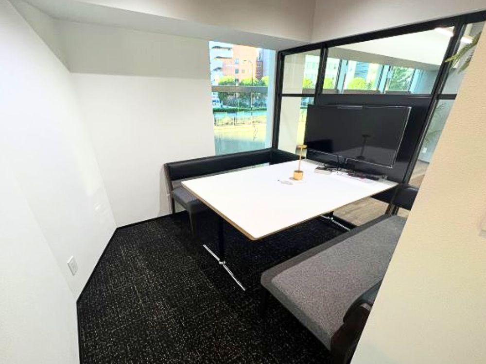 千代田区飯田橋のリバーサイドオフィス物件（飯田橋駅徒歩1分、約15坪）