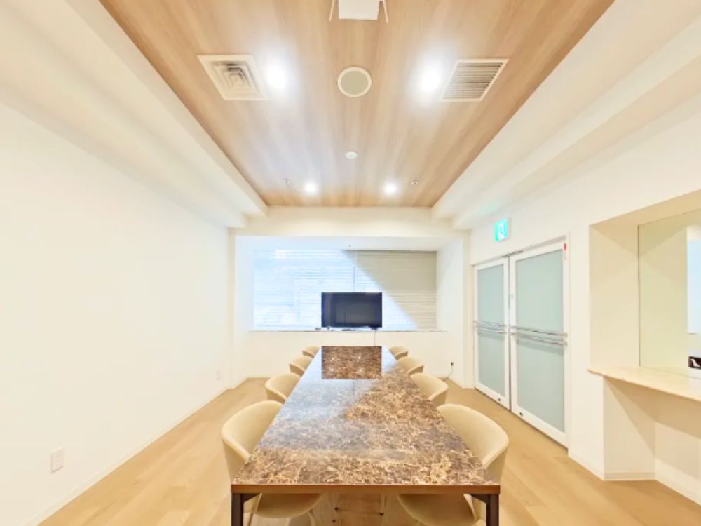 新宿区西新宿のホテル内セットアップオフィス物件（都庁前駅徒歩5分、約50坪）