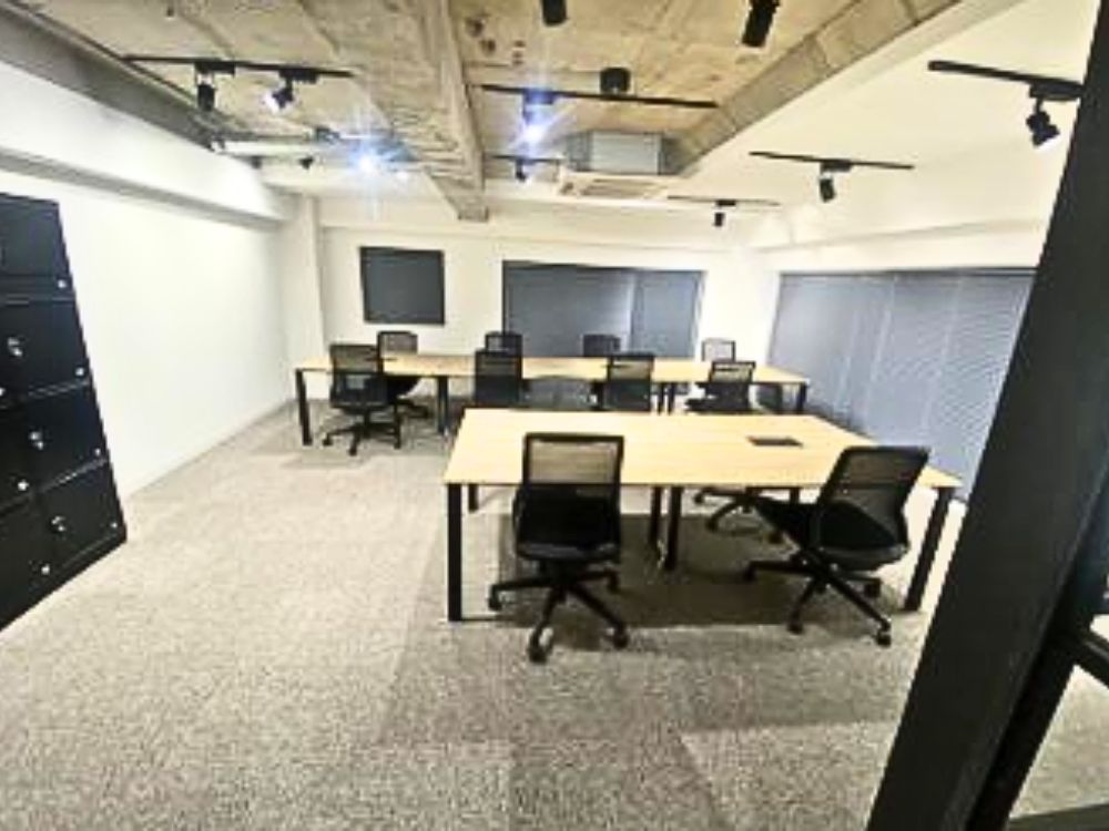 中央区築地のフルセットアップオフィス物件（新富町駅徒歩2分、約25坪）