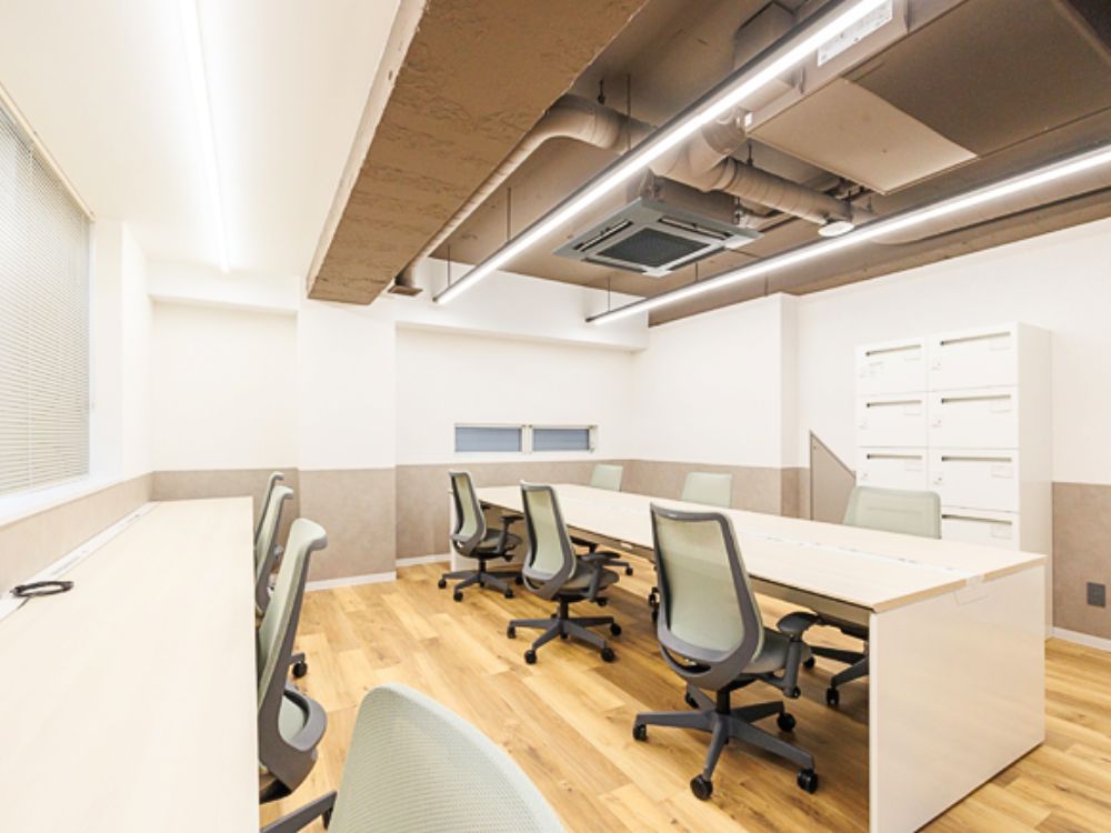 千代田区神田神保町のフルセットアップオフィス物件（神保町駅徒歩2分、約30坪）