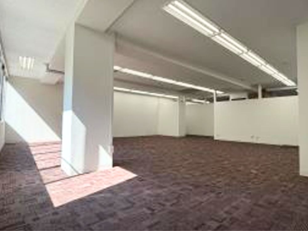 港区三田の居抜きオフィス物件（三田駅徒歩6分、約40坪）