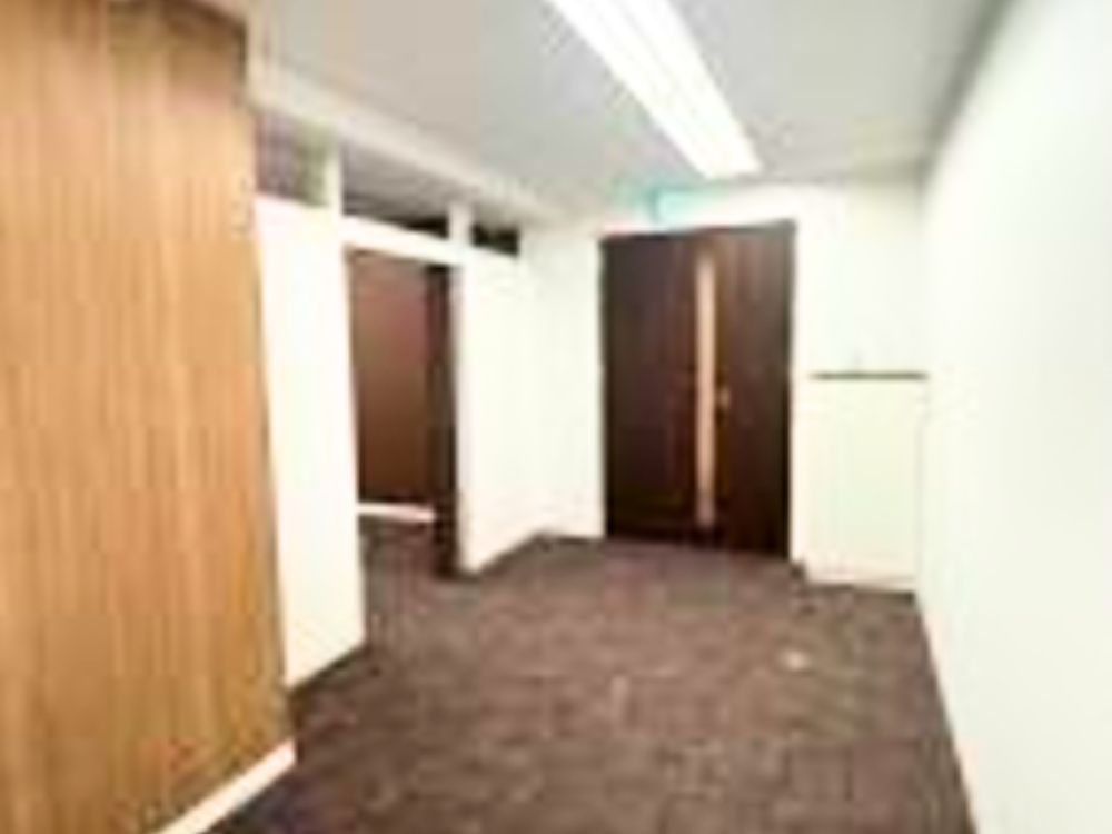 港区三田の居抜きオフィス物件（三田駅徒歩6分、約40坪）