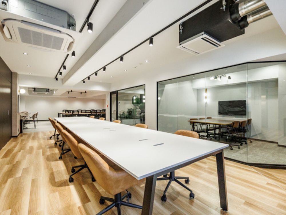 新宿区西新宿のセットアップオフィス物件（西新宿駅徒歩5分、約55坪）