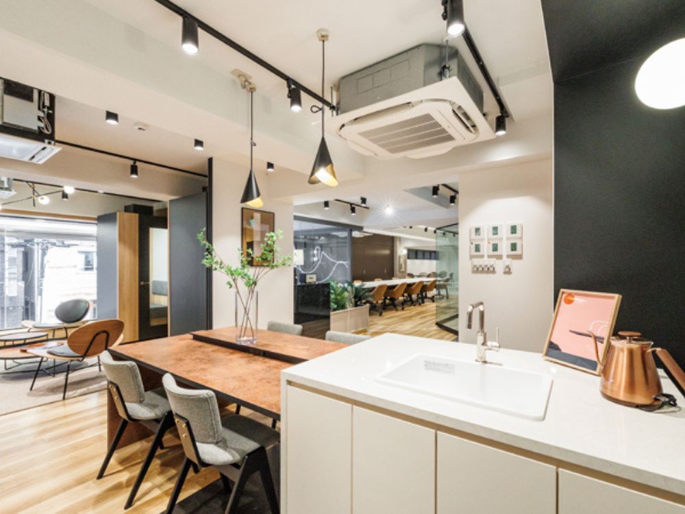 新宿区西新宿のセットアップオフィス物件（西新宿駅徒歩5分、約55坪）