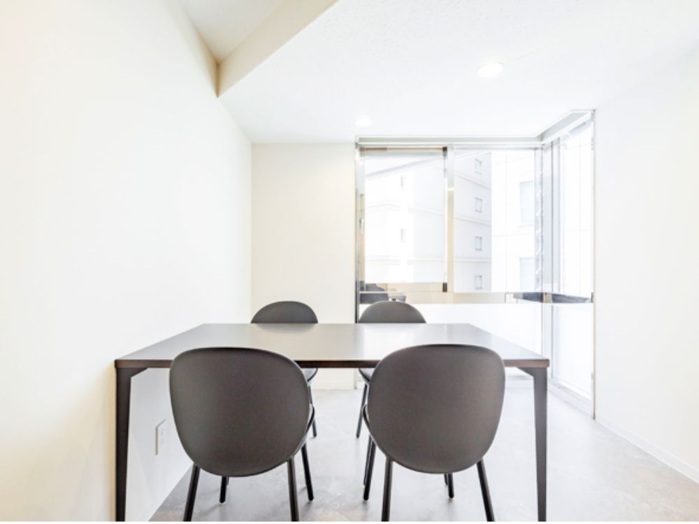 港区東新橋のセットアップオフィス物件（汐留駅徒歩2分、約30坪）