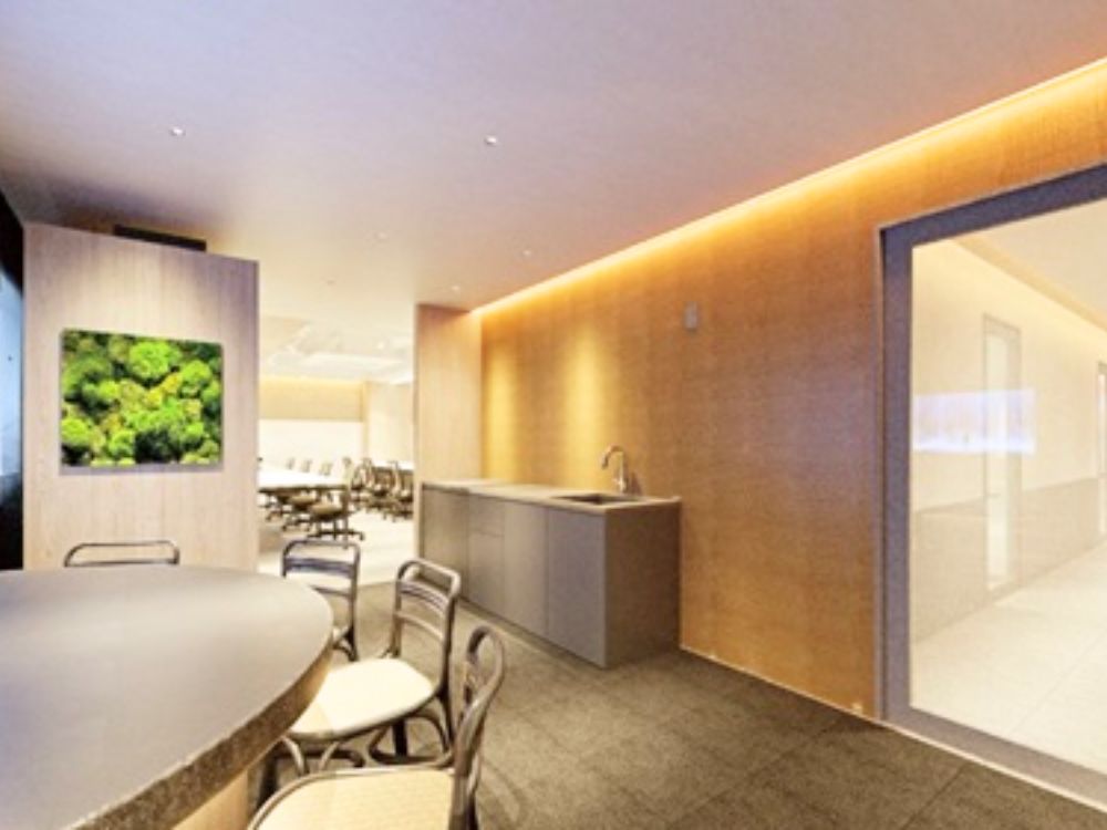 港区芝のフルセットアップオフィス物件（三田駅徒歩2分、約55坪）