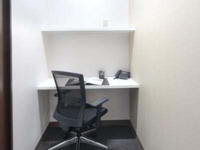 新宿区西新宿のオフィス物件（西新宿駅徒歩2分）