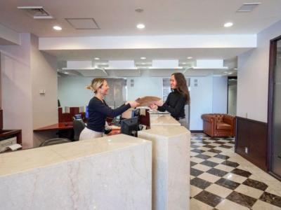 中央区日本橋本町の1-3名用オフィス物件(新日本橋駅徒歩1分、10坪未満)