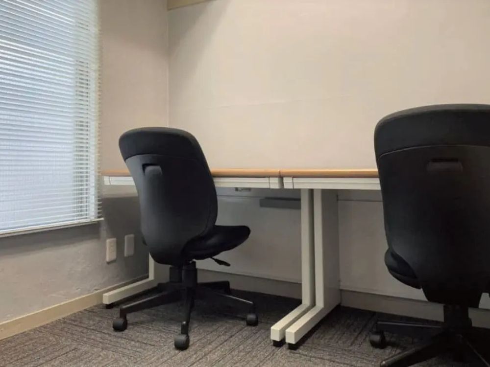 新宿区西新宿の1-2名用オフィス物件（西新宿駅徒歩3分、10坪未満）