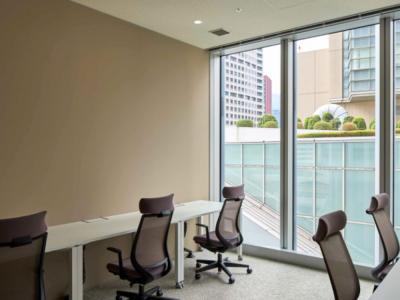 港区芝の3名用オフィス物件（三田駅徒歩1分、10坪未満）