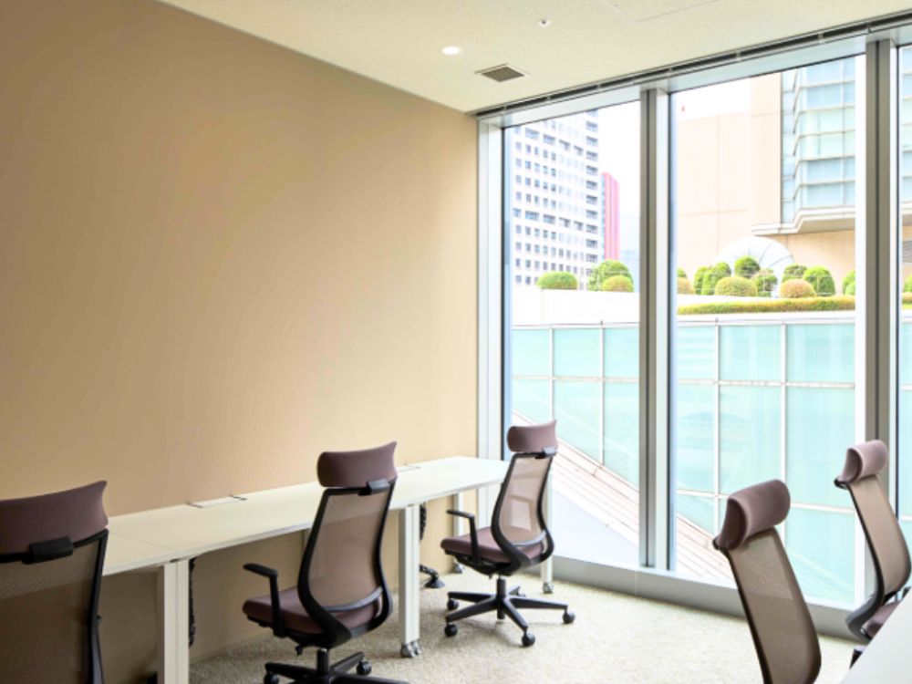 港区芝の4-5名用オフィス物件（三田駅徒歩1分、10坪未満）