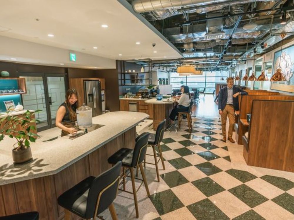 中央区八重洲の1-3名用オフィス物件（東京駅徒歩2分、10坪未満）