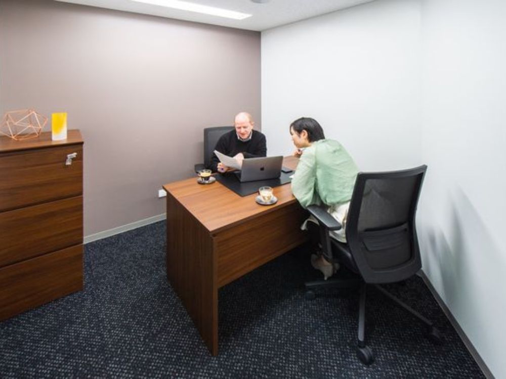 中央区日本橋室町の2-3名用オフィス物件（三越前駅徒歩1分、10坪未満）