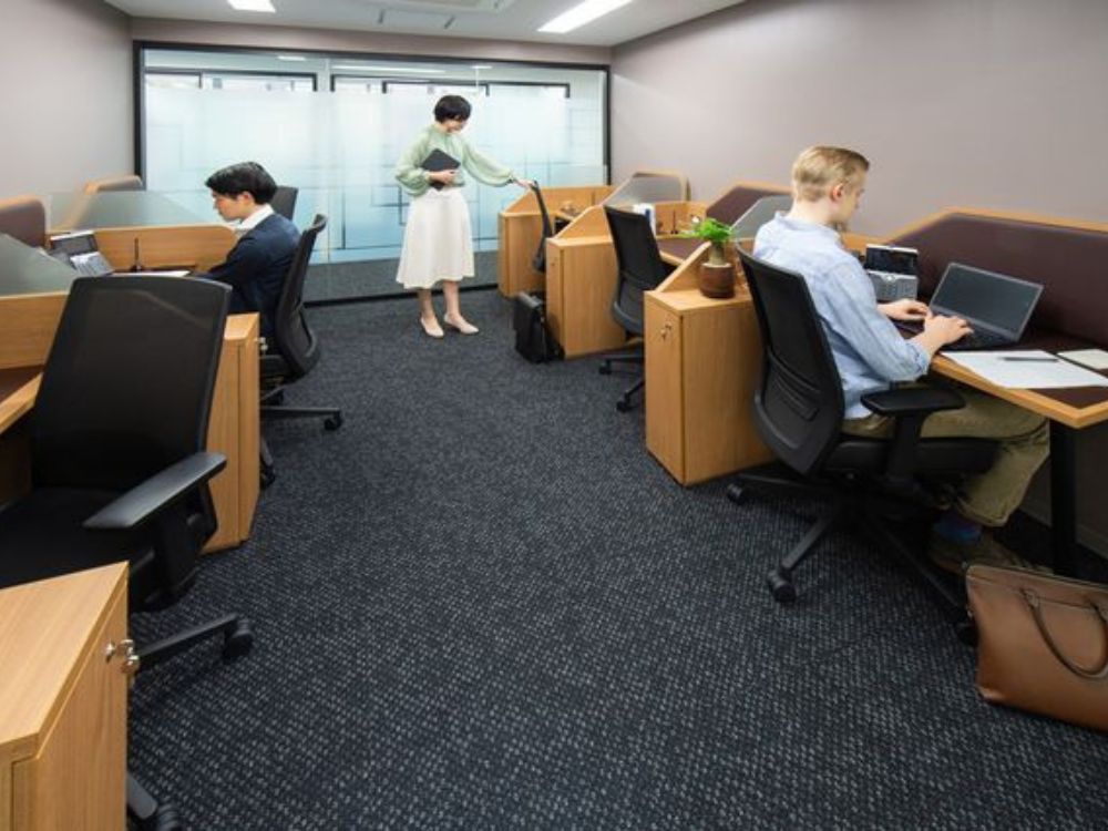 中央区日本橋室町の2-3名用オフィス物件（三越前駅徒歩1分、10坪未満）