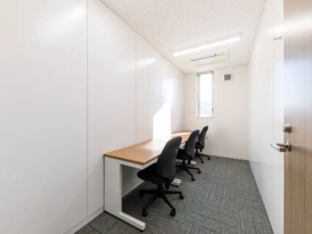 中央区新川の3-4名用オフィス物件（茅場町駅徒歩4分、10坪未満）