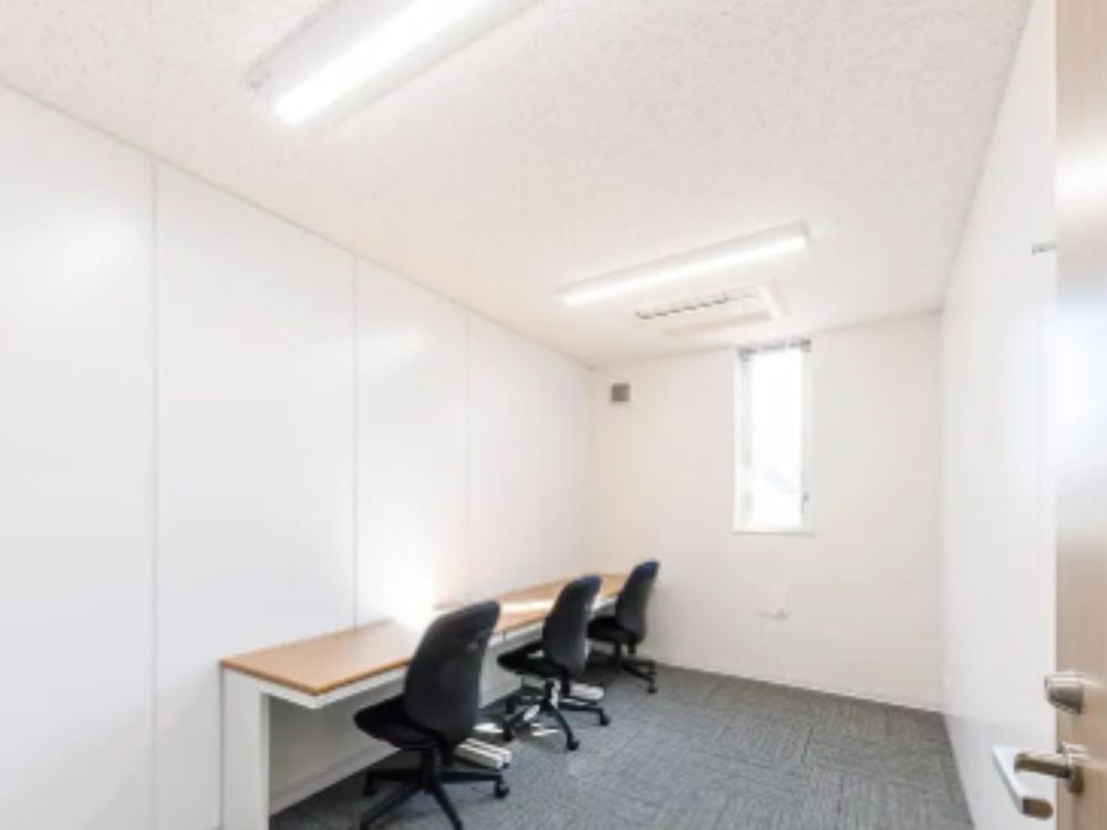 中央区新川の4-6名用オフィス物件（茅場町駅徒歩4分、10坪未満）