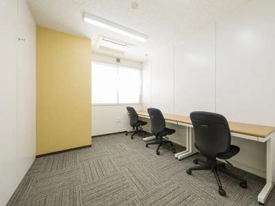 渋谷区代々木の3-4名用オフィス物件(代々木駅徒歩2分、1坪未満)