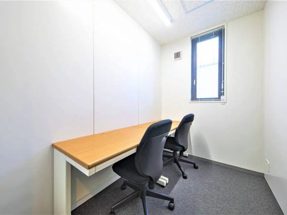 港区三田の2-3名用オフィス物件（赤羽橋駅徒歩4分、10坪未満）