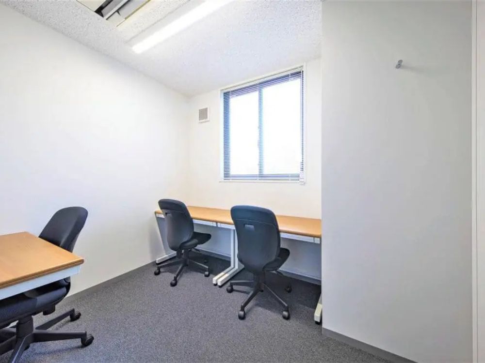 港区三田の2-3名用オフィス物件（赤羽橋駅徒歩4分、10坪未満）