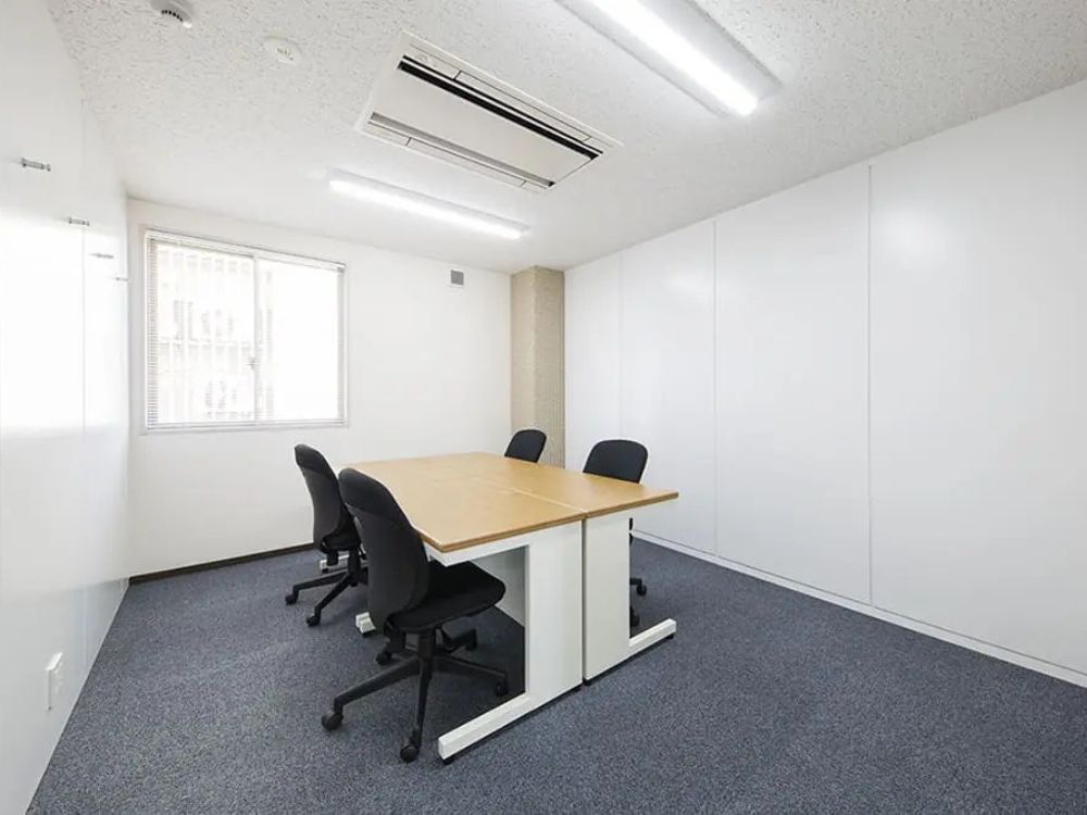 港区新橋の6名用オフィス物件（新橋駅徒歩3分、10坪未満）