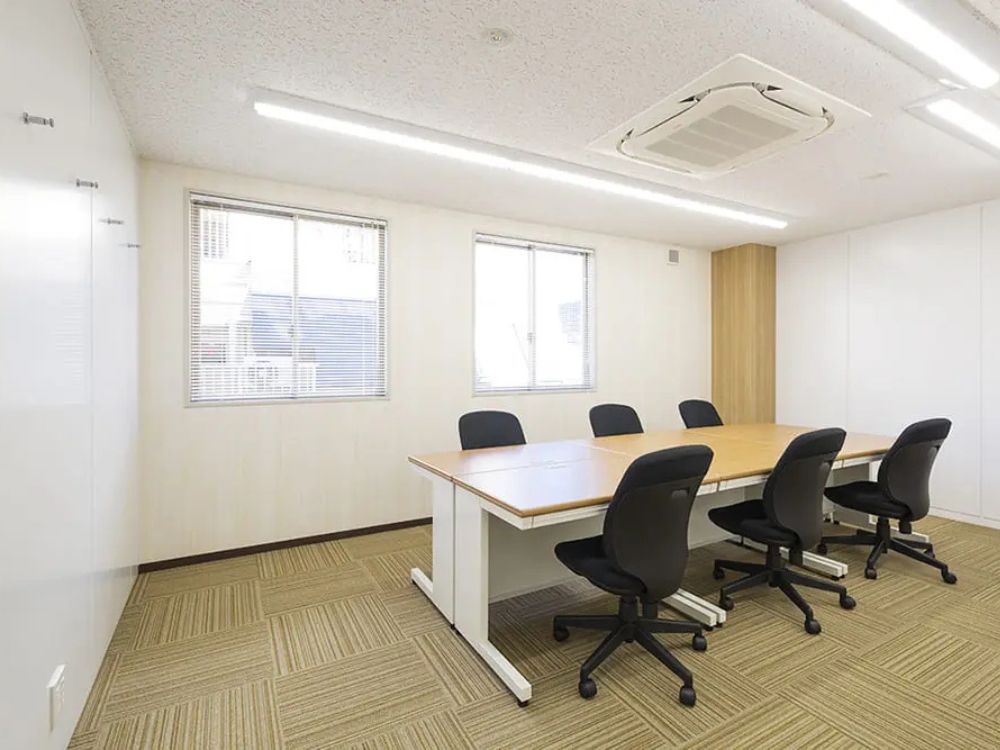 港区新橋の10名用オフィス物件（新橋駅徒歩3分、10坪未満）