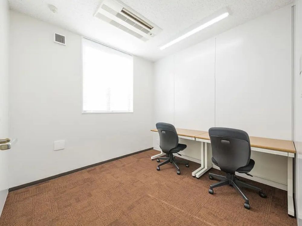 港区新橋の3-4名用オフィス物件（新橋駅徒歩5分、10坪未満）