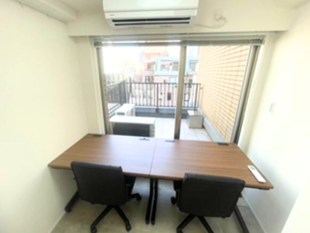 新宿区⻄新宿のセットアップオフィス物件（新宿西口駅徒歩4分、約20坪）